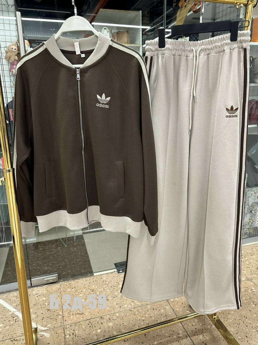 спортивный костюм adidas,спортивный костюм женский adidas,костюм спортивный adidas original,костюм adidas на кнопках,костюм adidas