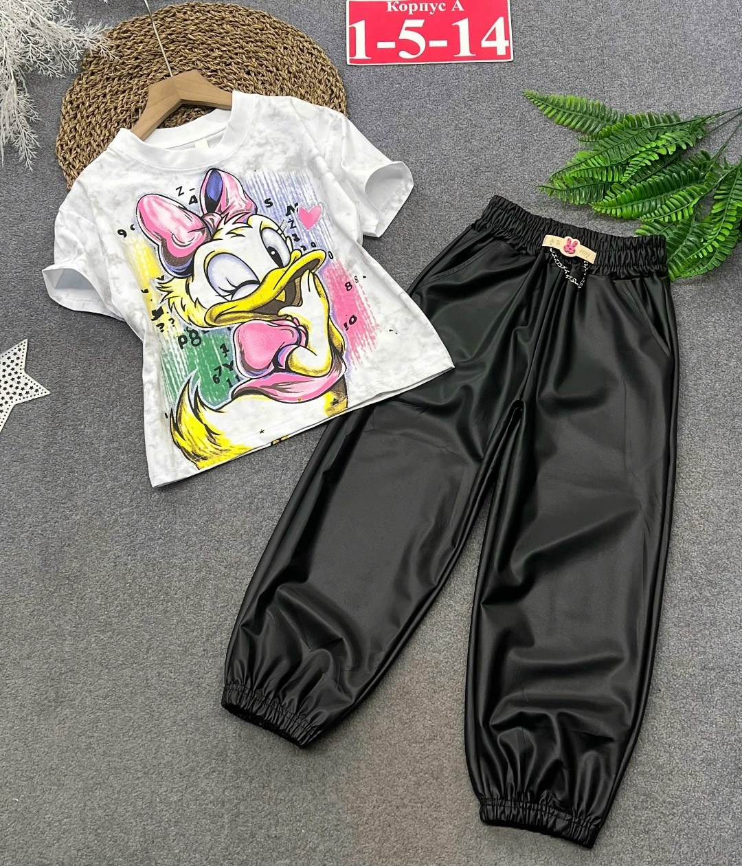 брюки детские подростковые кожаные джоггеры,брюки из экокожи для девочки,детские кожаные брюки,кожаные штаны для девочек,брюки кожаные