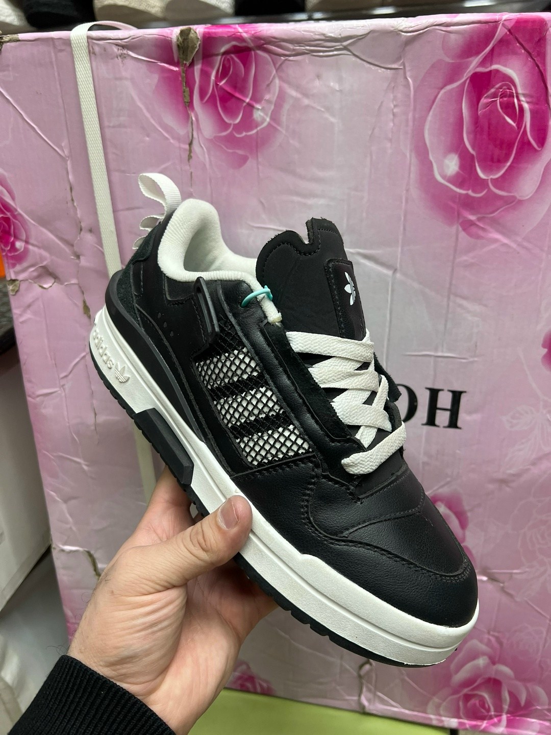 кроссовки adidas,женские кроссовки adidas,популярные адидас кроссовки 2026,adidas originals кроссовки,женские кроссовки адидас