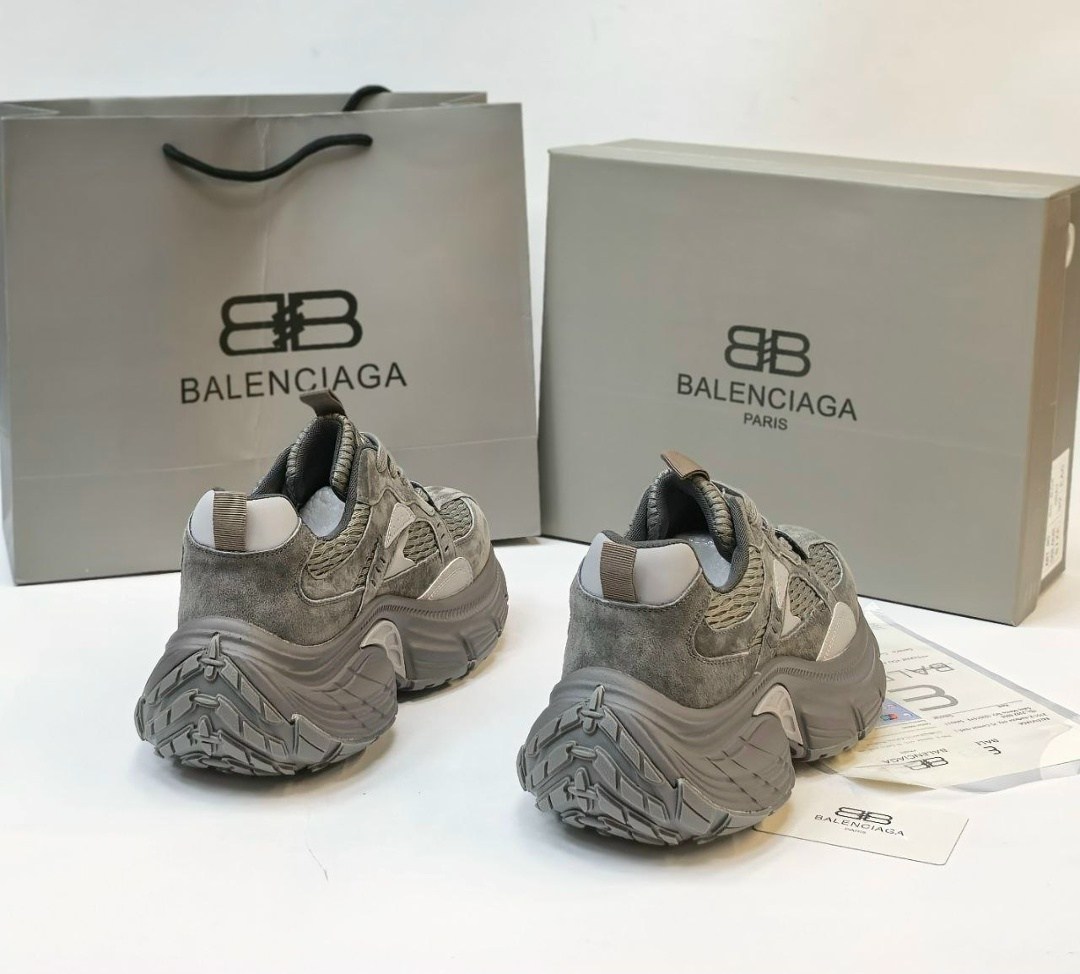 кроссовки balenciaga,кроссовки женские balenciaga,мужские и женские спортивные кроссовки balenciaga,кроссовки balenciaga на шнуровке,кроссовки triple s balenciaga