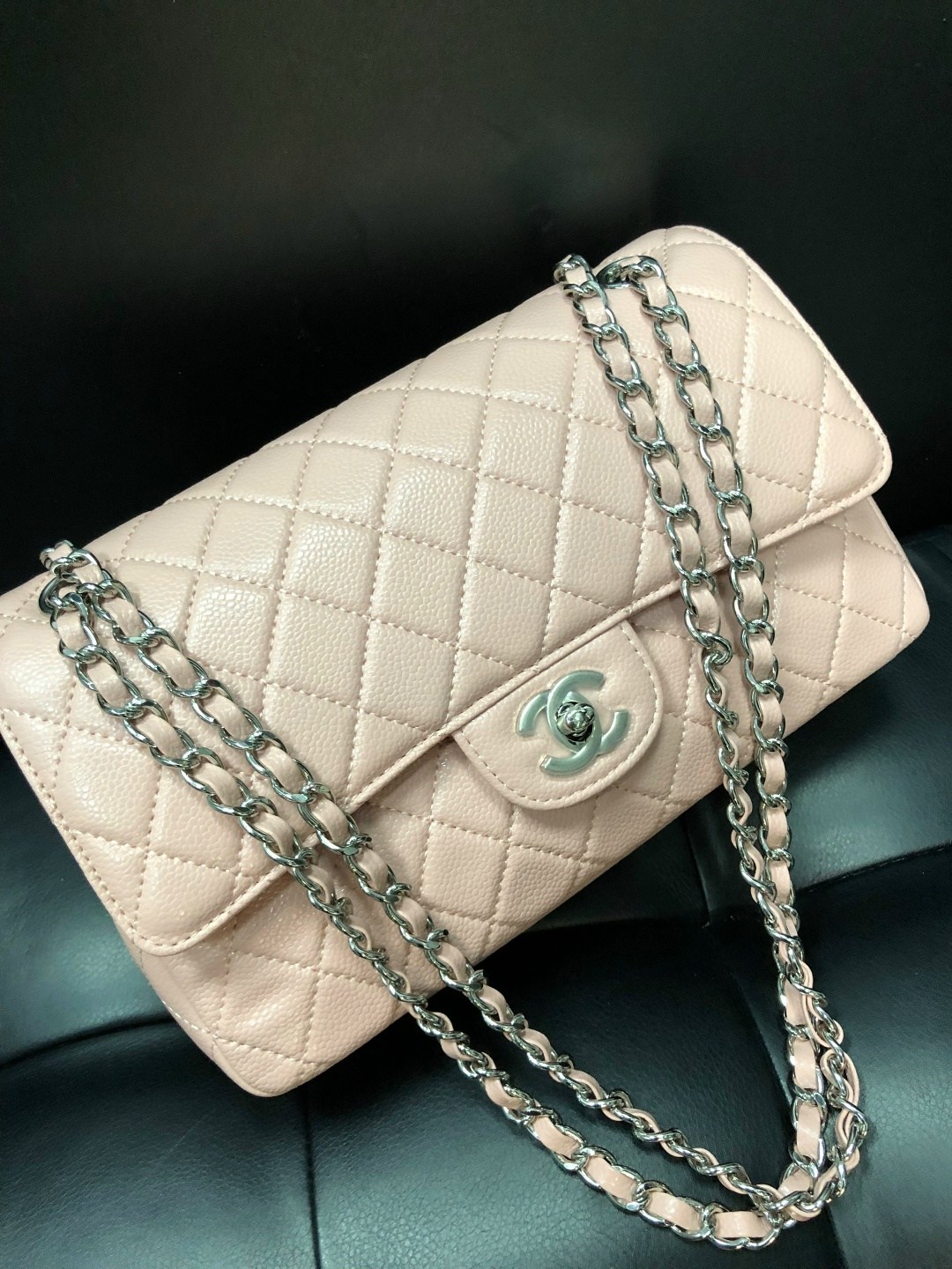 сумка шанель,chanel classic flap bag,chanel сумка,сумка шанель chanel 2.55 flap бежевая с фурнитурой серебро,сумка шанель бежевая