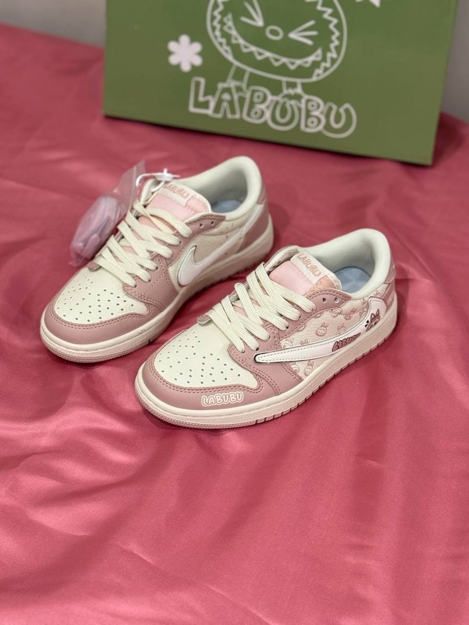 кроссовки nike air jordan 1 low x travis scott x labubu,кроссовки,nike air jordan 1 low travis scott,оригинальные кроссовки,женские кроссовки