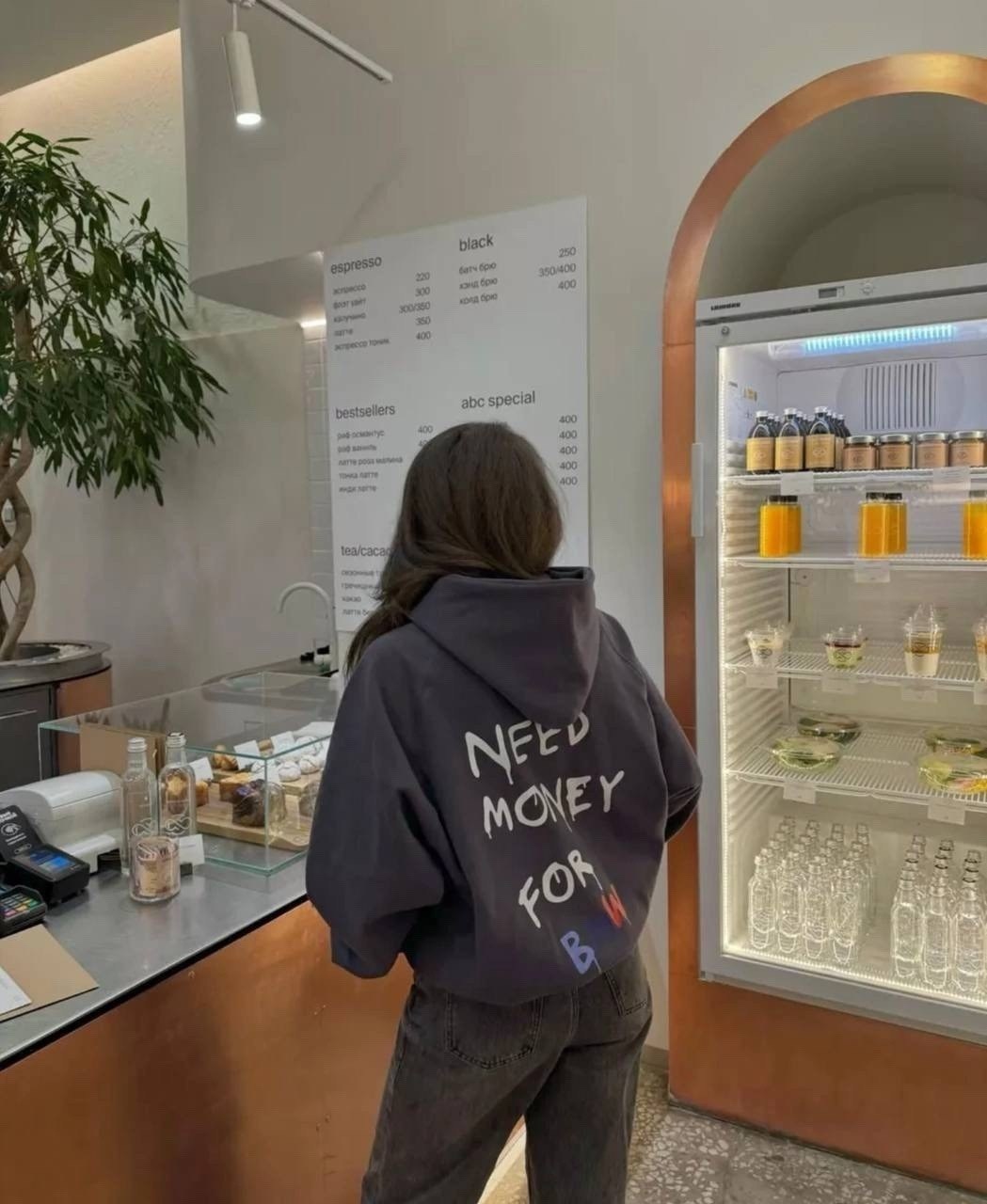 худи женское оверсайз с надписью need money for bmw,зип худи кофта на флисе оверсайз labrez,толстовка need money for bmw,худи оверсайз с принтом и начесом esm boutique,худи оверсайз с принтом и начесо