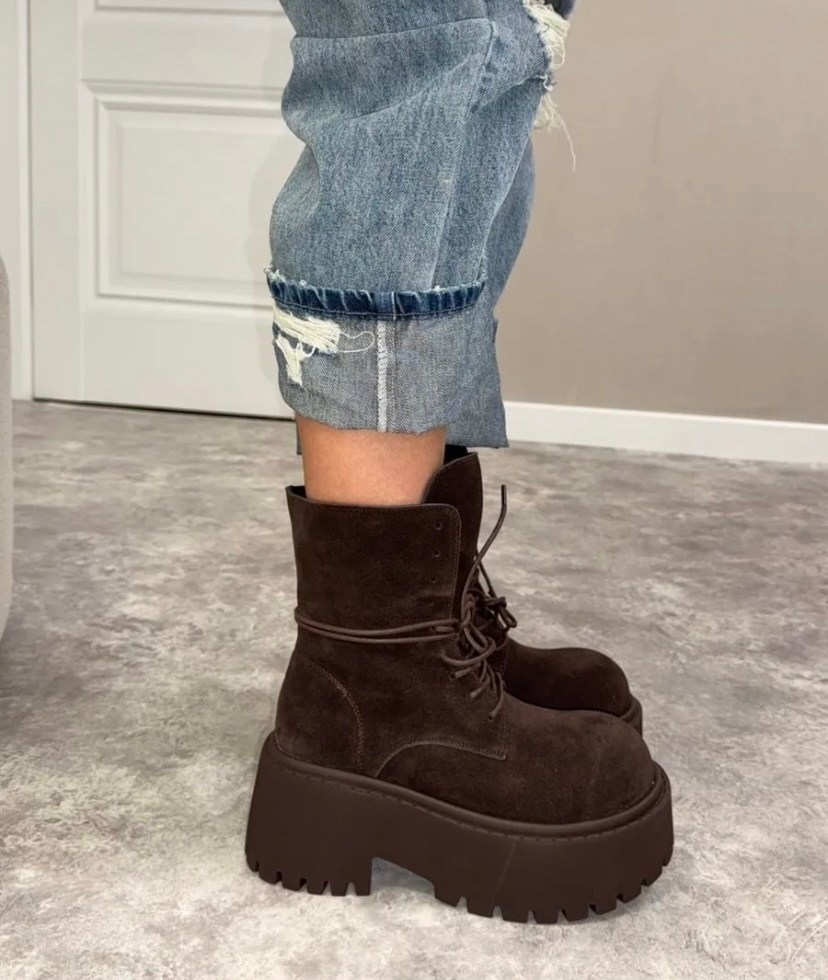 ,женские ботинки,замшевые ботинки женские,зимние женские ботильоны на платформе и каблуке кофейный,ботинки