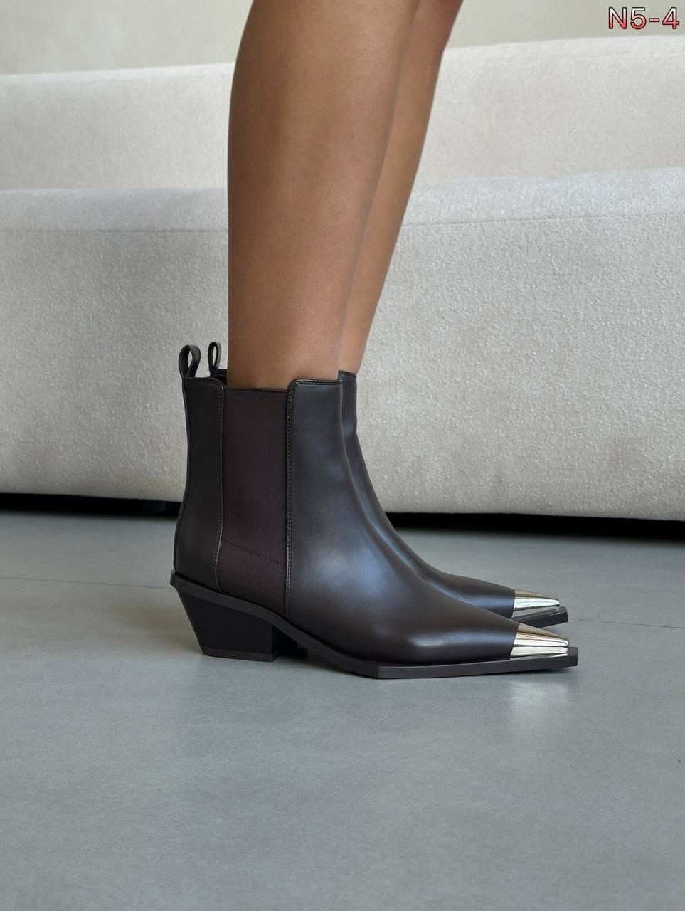 ,женские ботильоны с узким носом на небольшом каблуке,ботинки челси с металлическим носком женские,стильные ботильоны,сапоги казаки женские