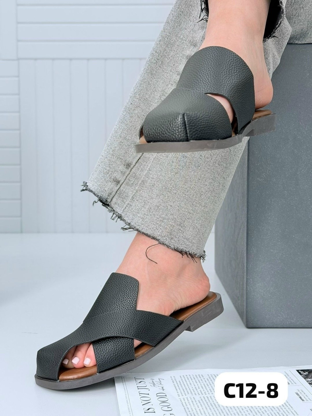 женские шлепанцы,,модные шлепанцы,тапочки модные,женские шлепки