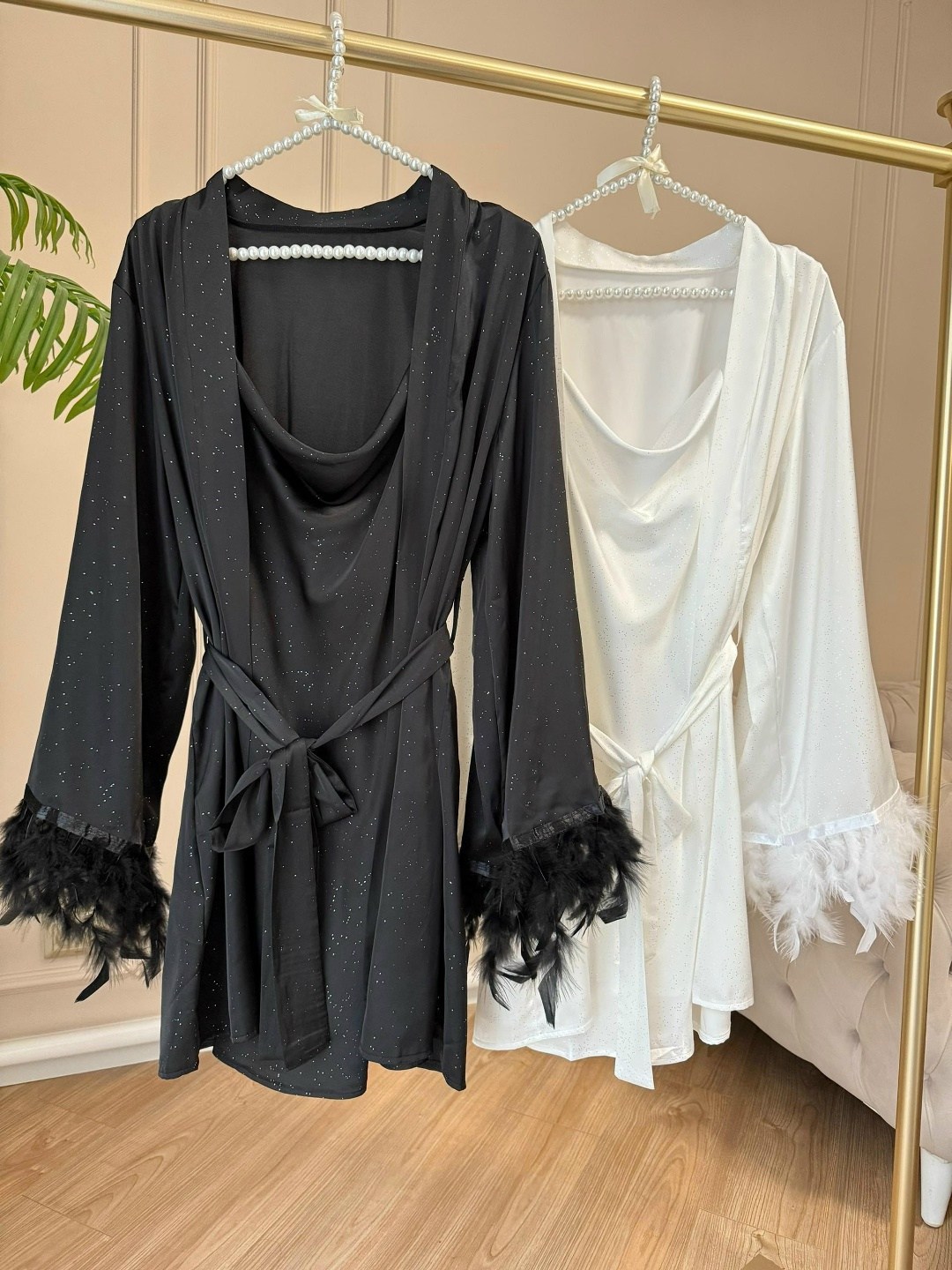 шелковый халат с перьями,халат женский шелковый,халат перья,шелковый халат,длинный халат с перьями