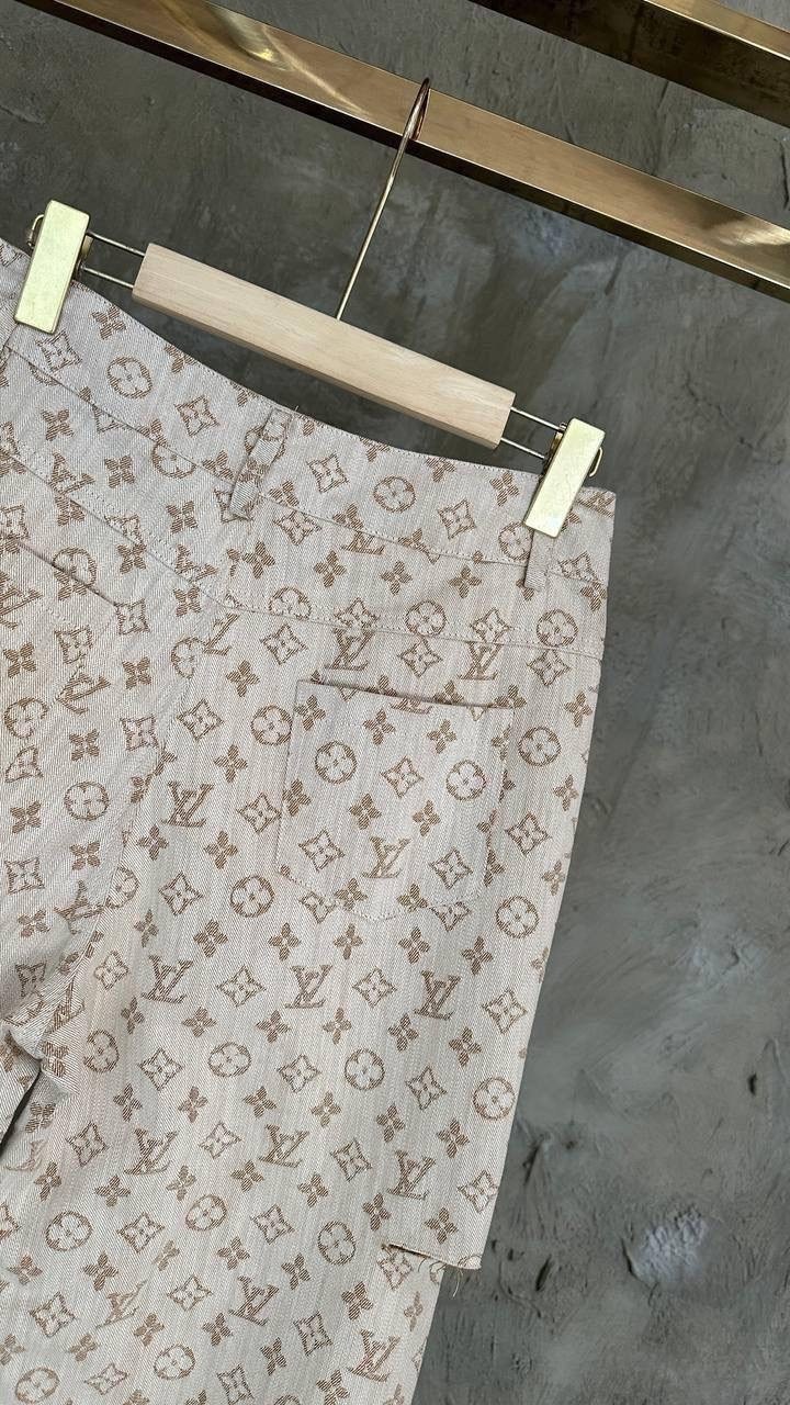 джинсы gucci,джинсы гуччи,джинсы louis vuitton мужские,джинсы louis vuitton,голубые широкие джинсы с логотипами louis vuitton