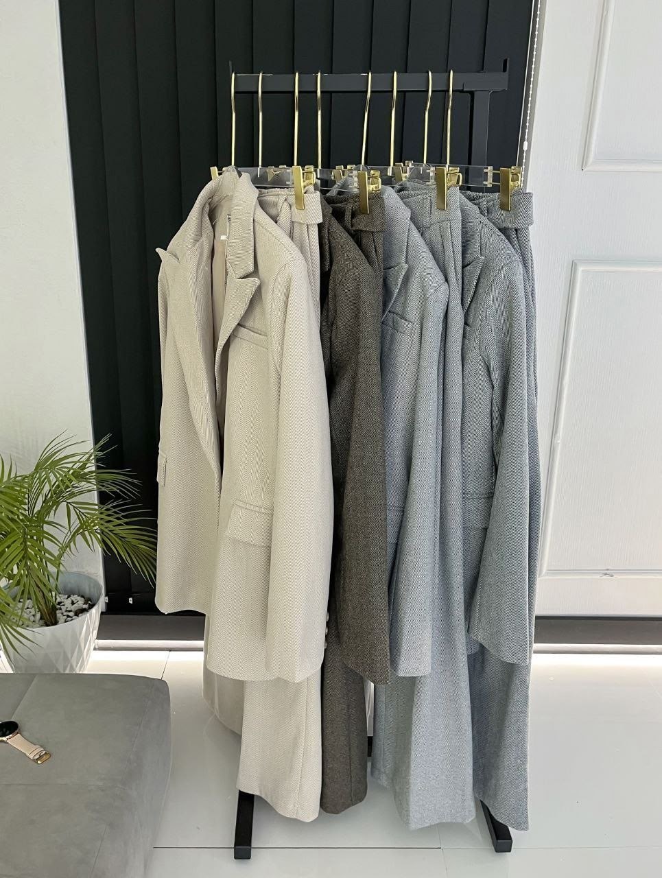 стильные костюмы,женский брючный костюм,костюм тройка женский,костюм классический,деловой брючной костюм