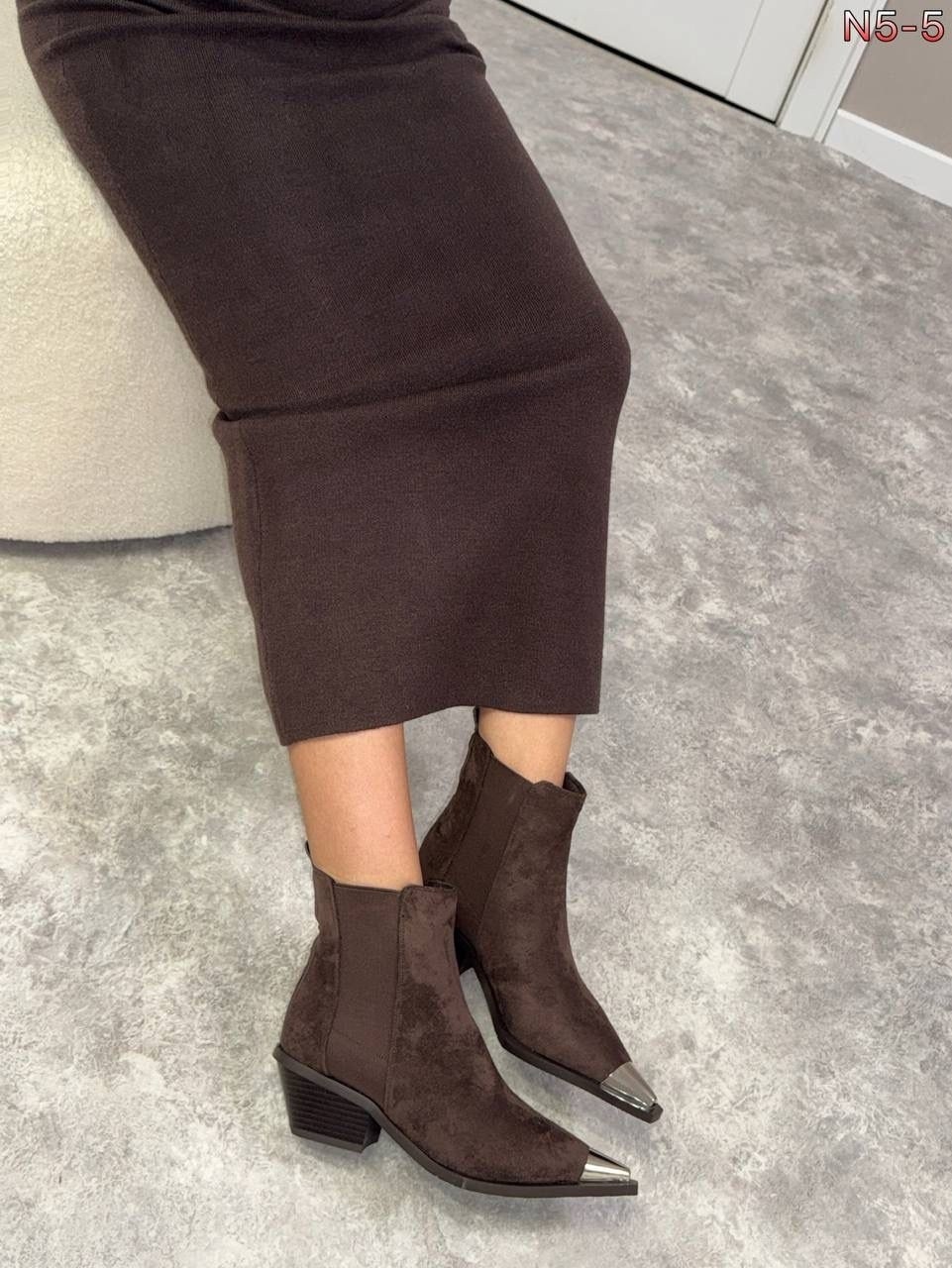 ,женские ботильоны с узким носом на небольшом каблуке,ботинки челси с металлическим носком женские,стильные ботильоны,сапоги казаки женские