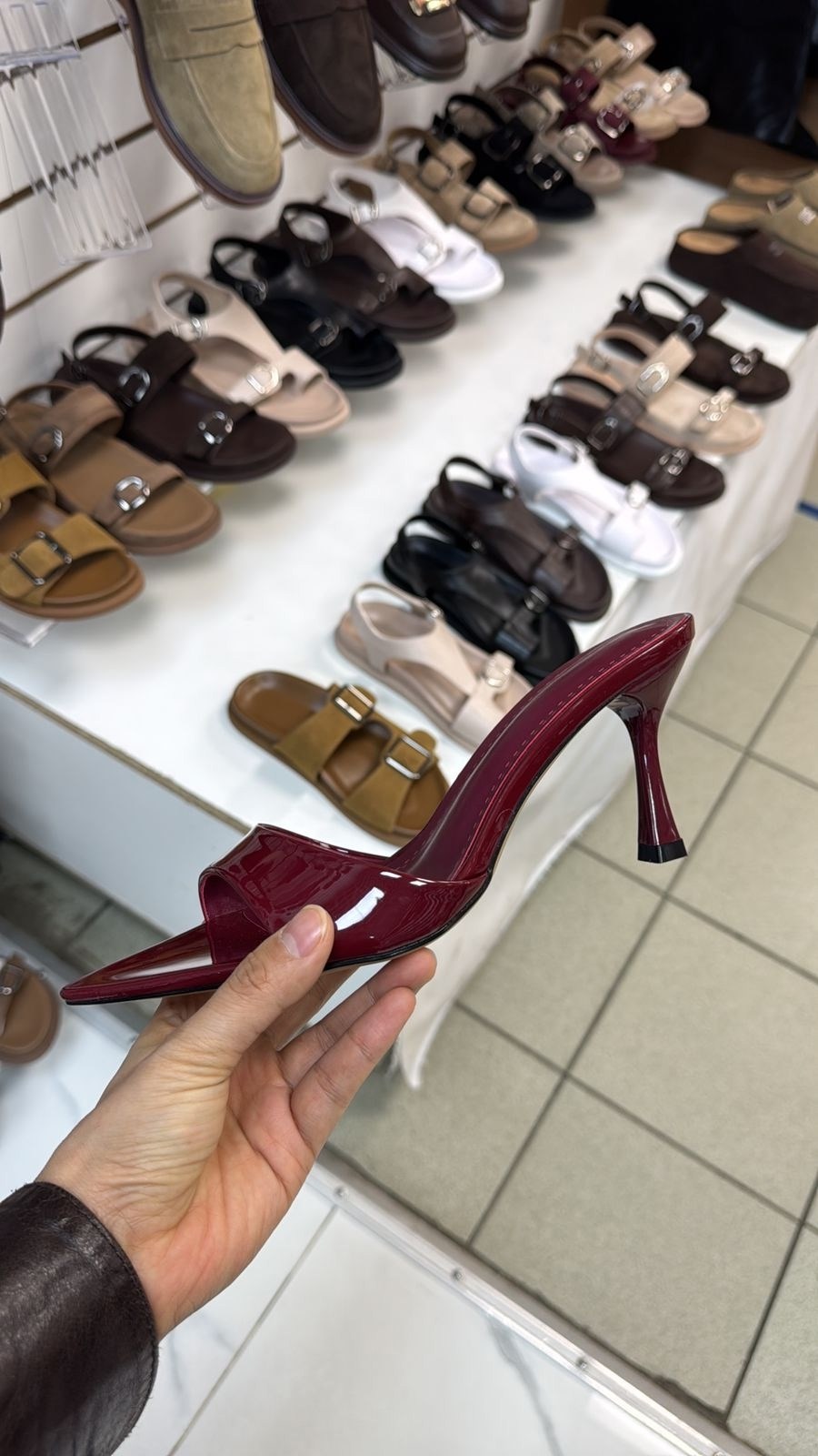 босоножки на каблуках,босоножки лаковые,,сабо на каблуках,босоножки лакированные