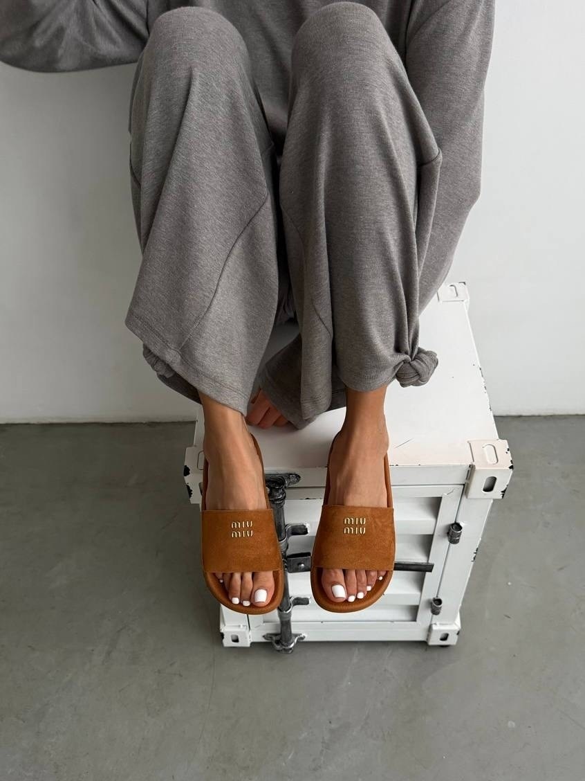 женские шлепанцы,тапочки модные,шлепки женские,белые тапочки,тапочки для невесты