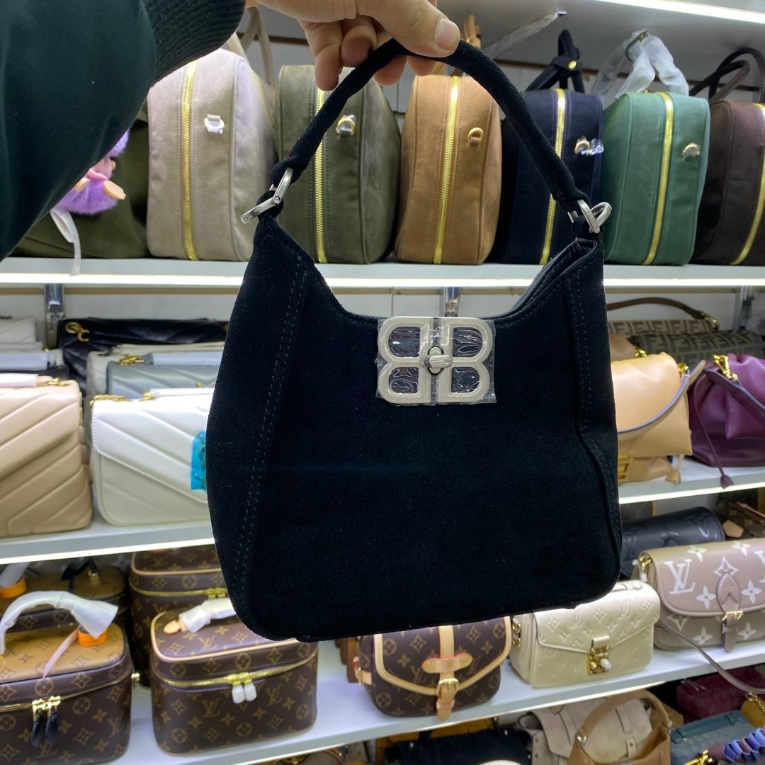 сумка jacquemus,сумка женская jacquemus,jacquemus сумка на плечо,сумка jacquemus le grand bambino,модная сумочка