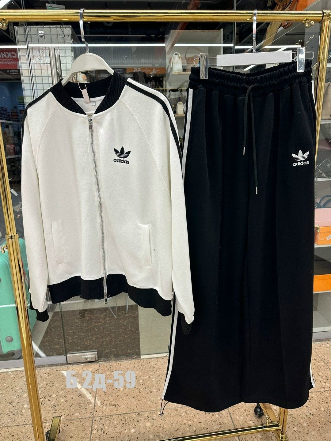 спортивный костюм adidas,спортивный костюм женский adidas,костюм спортивный adidas original,костюм adidas на кнопках,костюм adidas