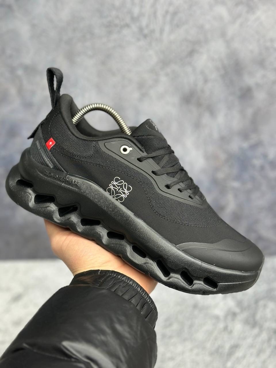 беговые кроссовки cloud hi водонепроницаемые черные on,кроссовки,мужские кроссовки,черные кроссовки,кроссовки cпортивные