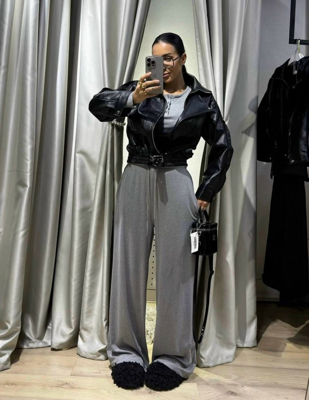 кожаная куртка,женская кожаная куртка,кожаная куртка женская nobrand ad166 черная 46-48 ru,женская куртка из искусственной кожи,кожаная куртка saint laurent