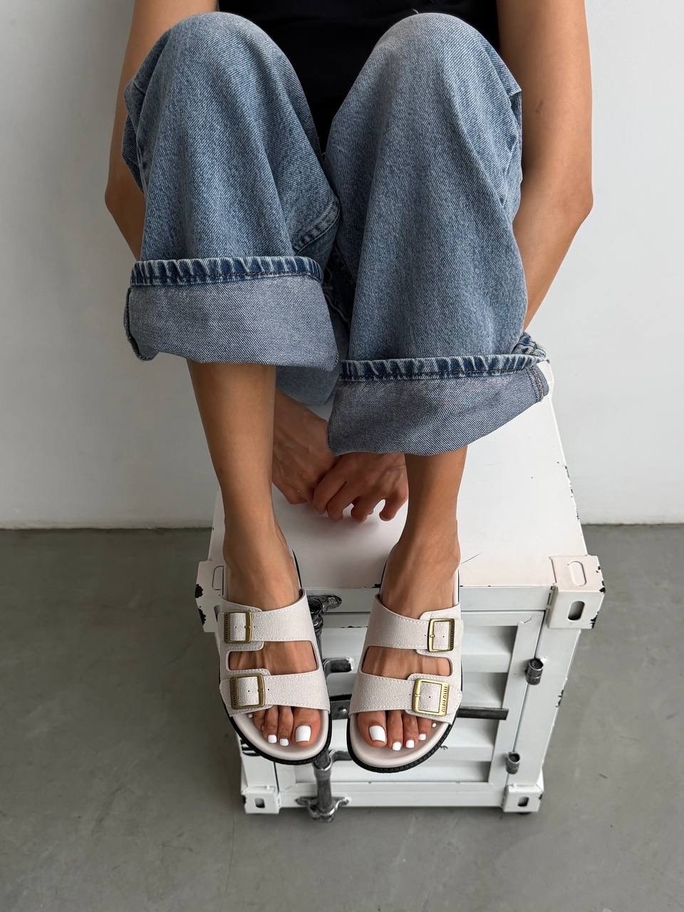 шлепанцы женские,,женские сандалии,модные шлепанцы,модные сандалии