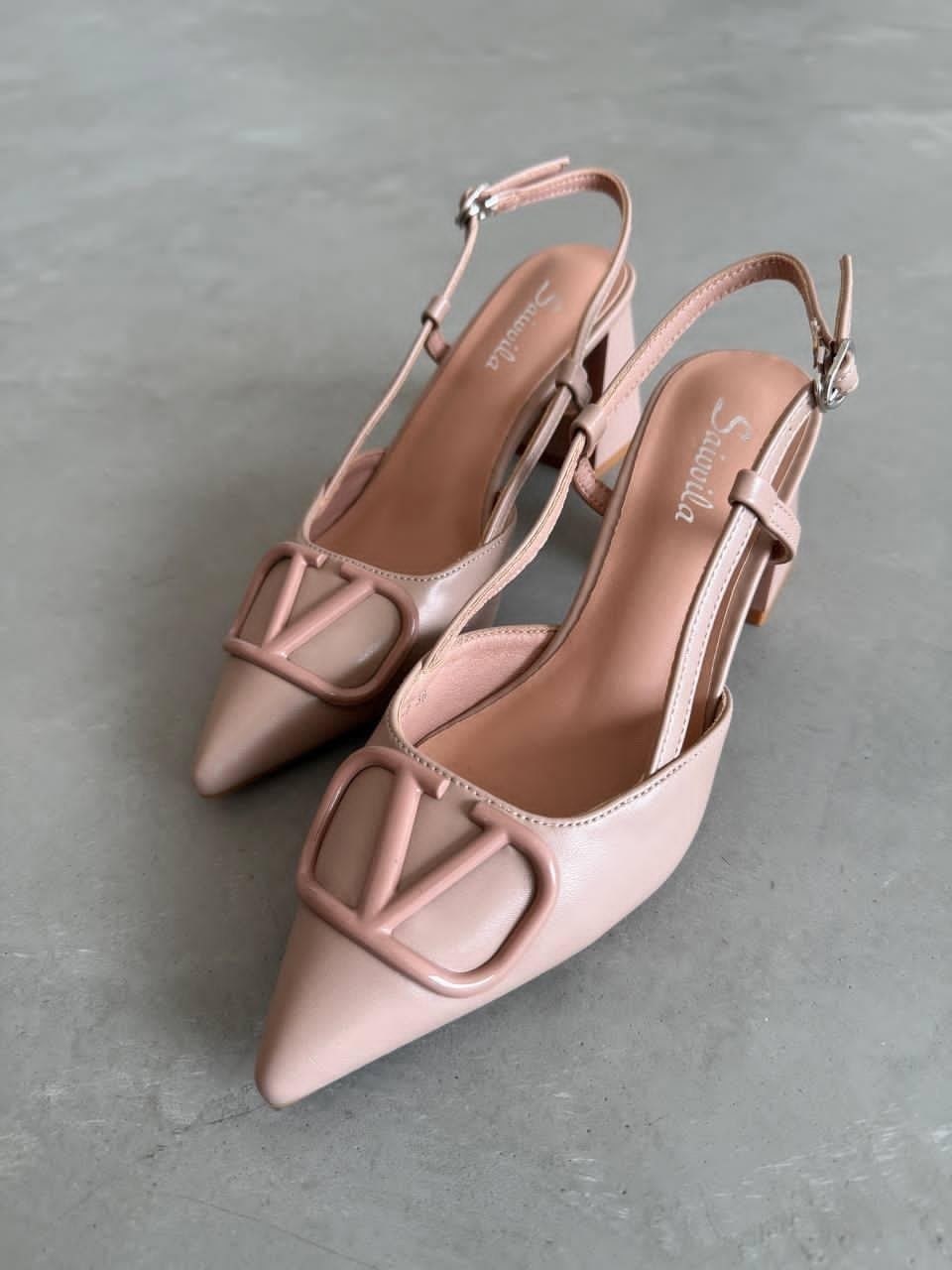 женские босоножки,,босоножки,босоножки с ремешками,valentino туфли