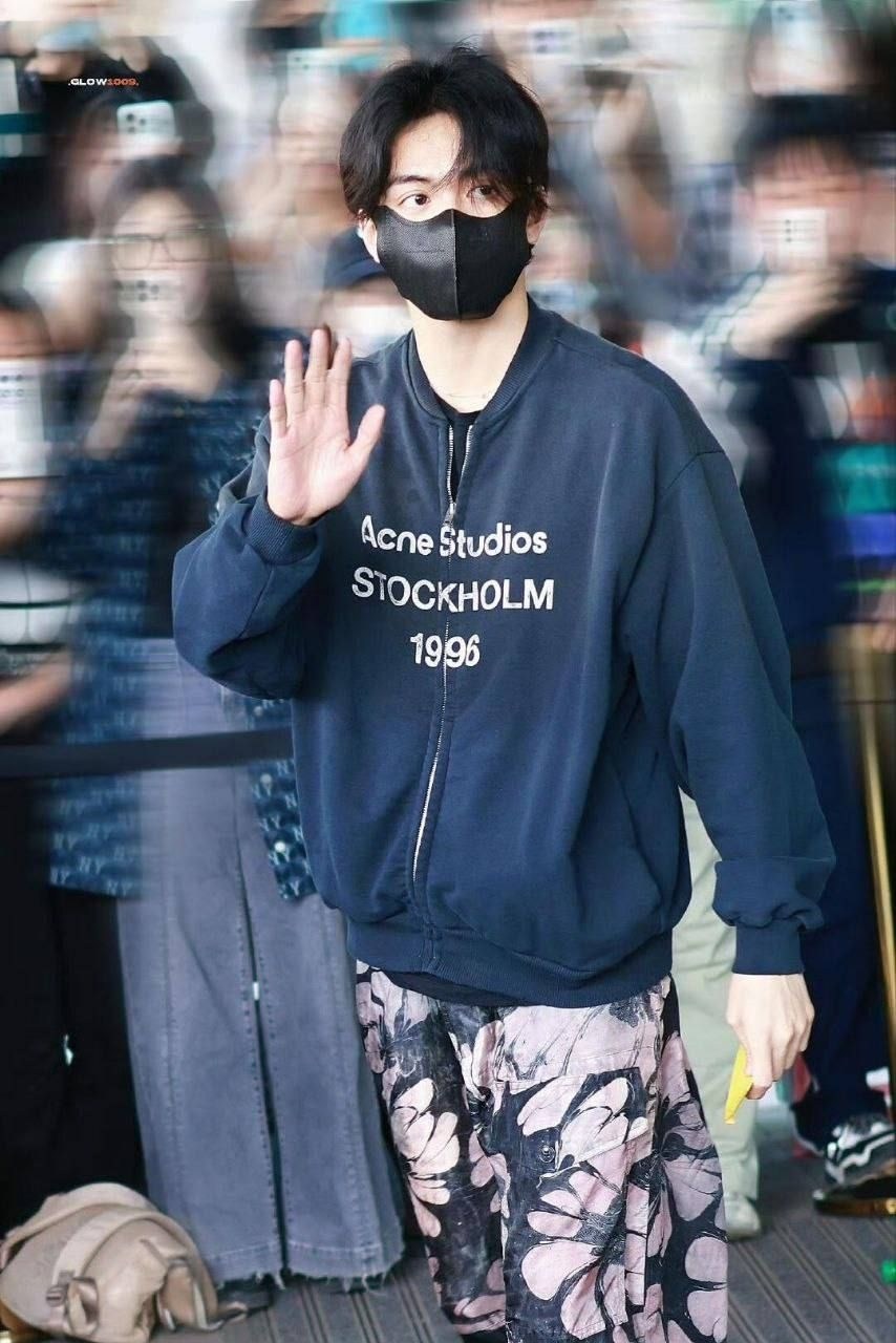 чонгук из bts,bts jungkook,bts airport,бтс аэропорт,чонгук