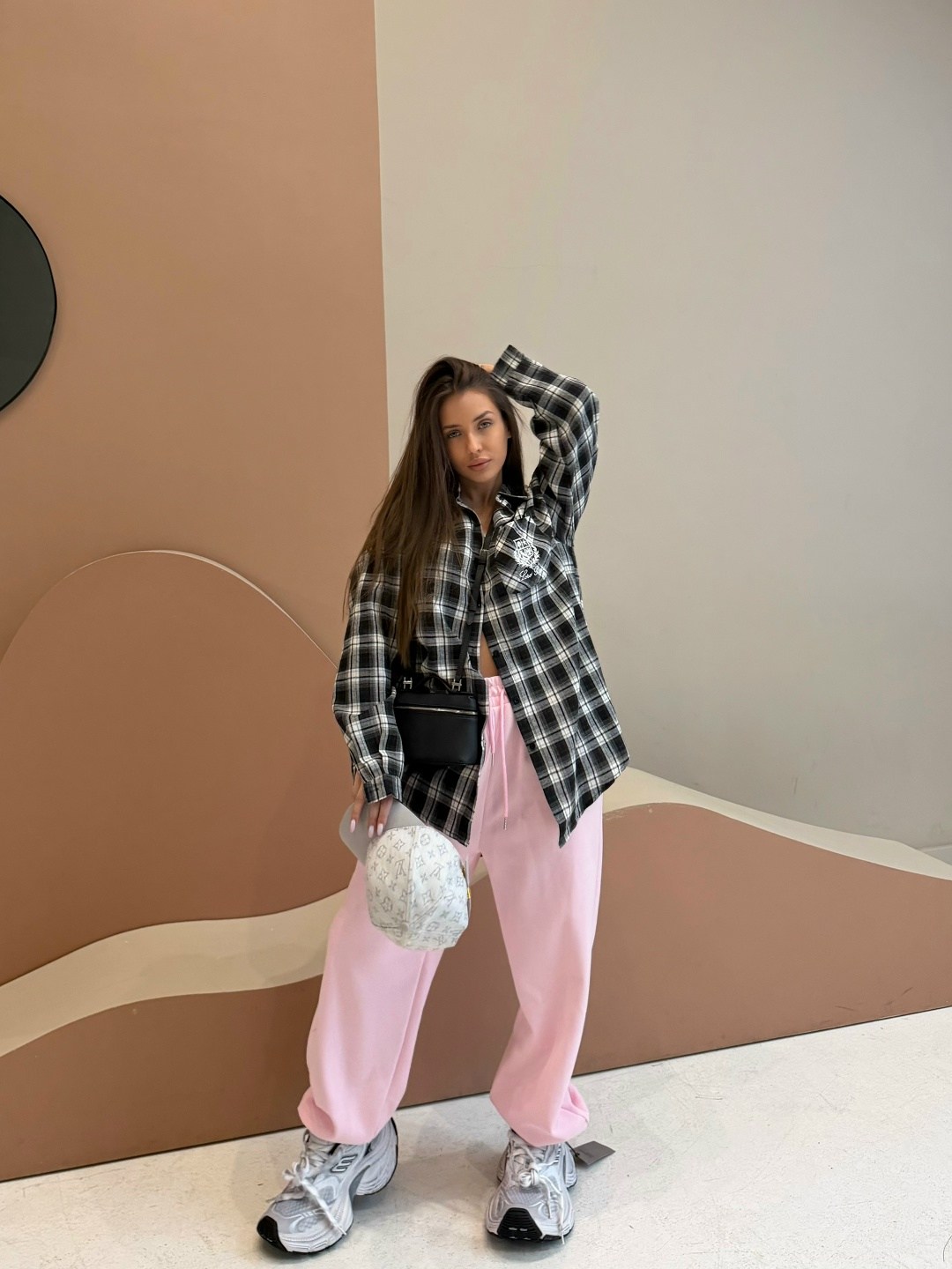 рубашка в клетку женская,женская рубашка в клетку оверсайз,рубашка клетка,рубашка клетчатая черная oversize gup,рубашка в клетку оверсайз