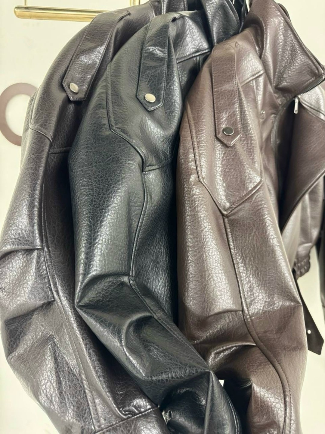 кожаная куртка,женская кожаная куртка,кожаная куртка женская nobrand ad166 черная 46-48 ru,женская куртка из искусственной кожи,кожаная куртка saint laurent