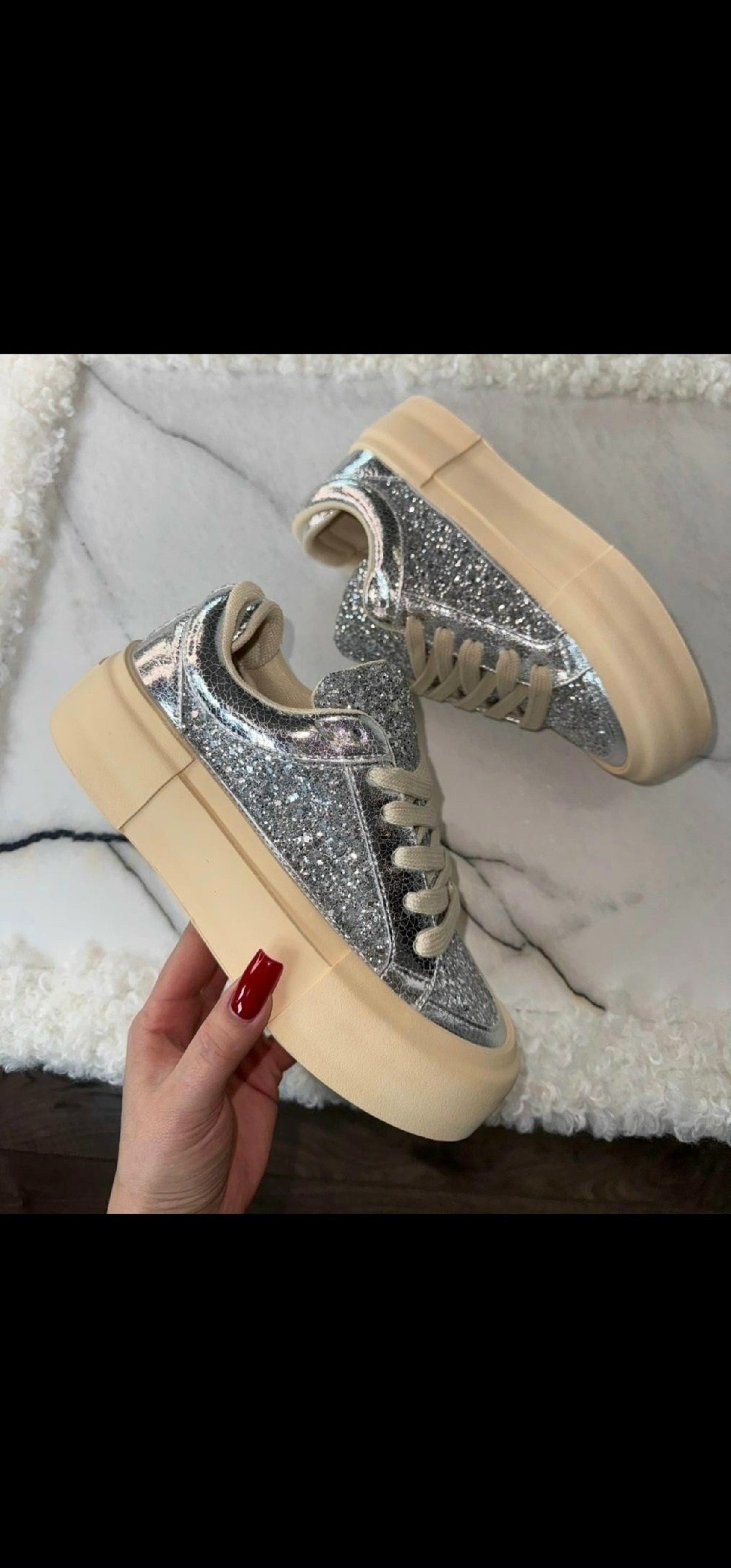 яркие кроссовки,женские кроссовки,кроссовки из натуральной кожа,кроссовки блестящие черные,