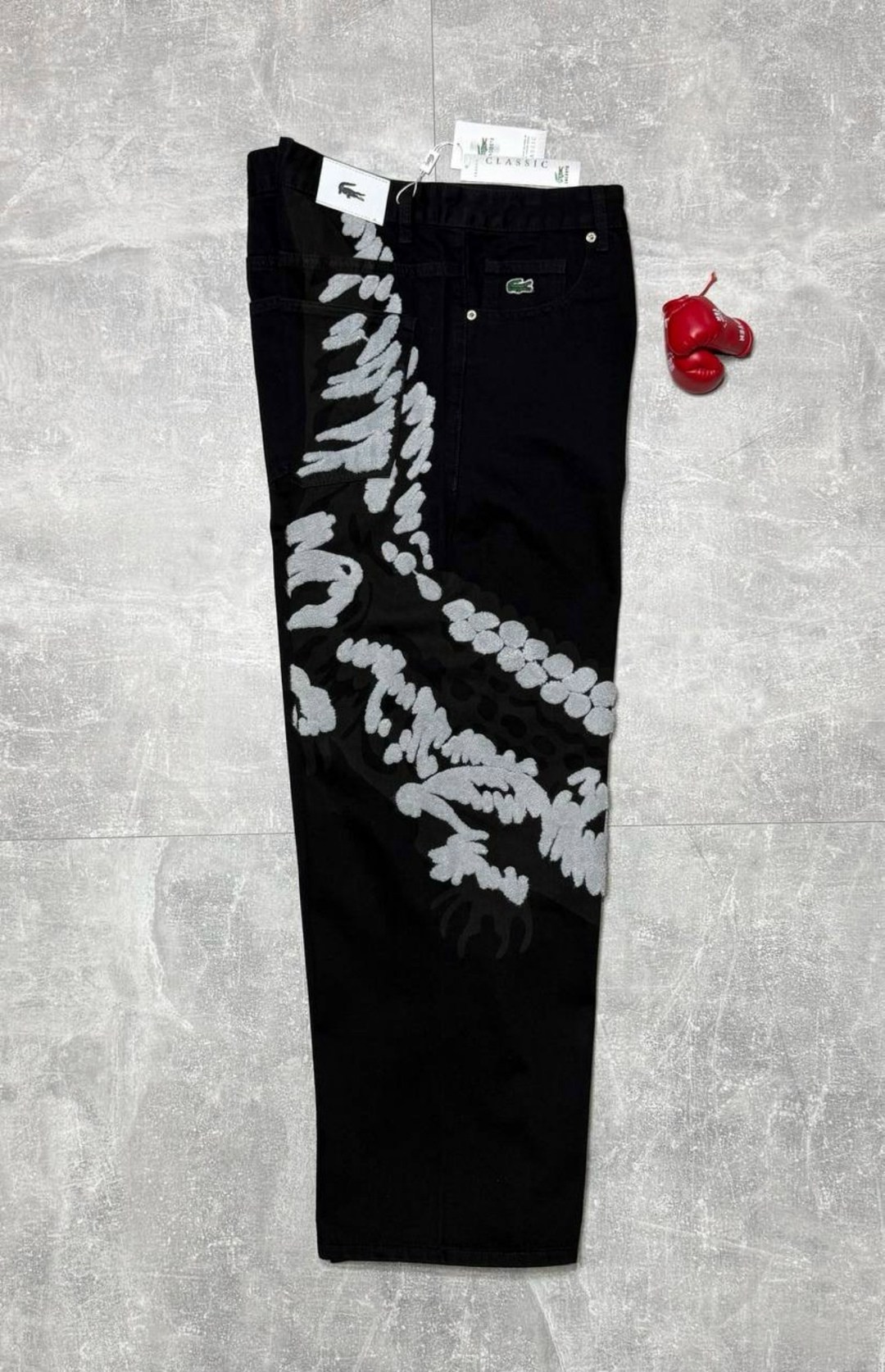 джинсы lacoste с крокодилом широкие,джинсы лакоста широкие мужские,джинсы lacoste из новой коллекции,джинсы lacoste с крокодилом dime,джинсы с крокодилом dime