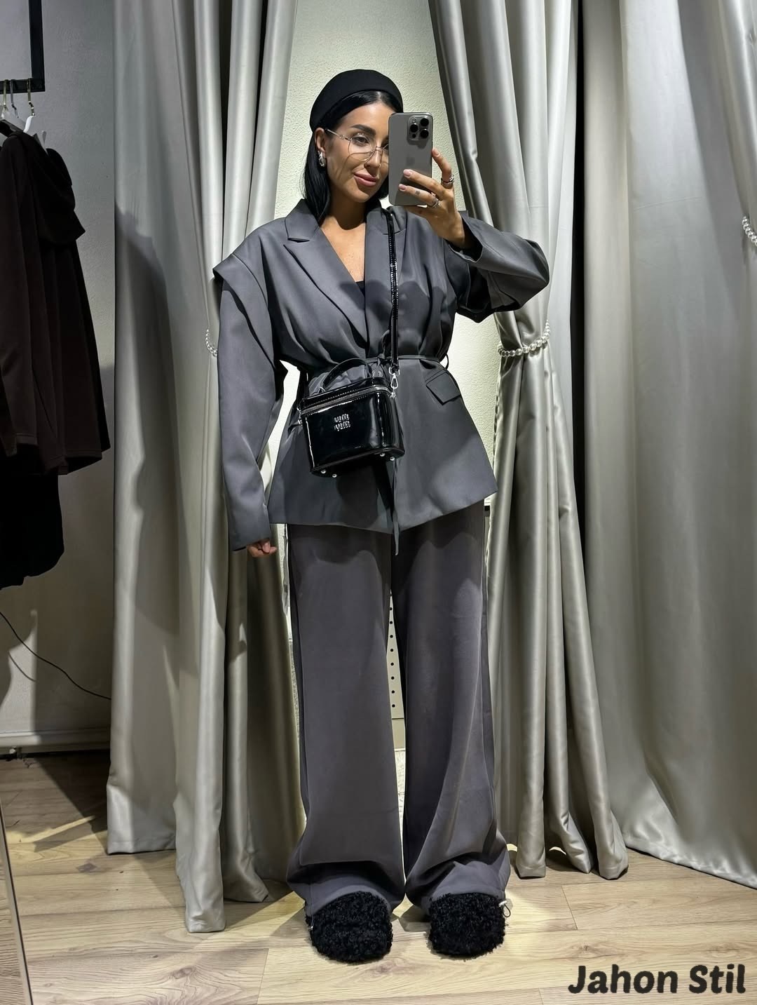брючный костюм,женский брючный костюм,брючный костюм свободного кроя,серый брючный костюм,костюм с брюками