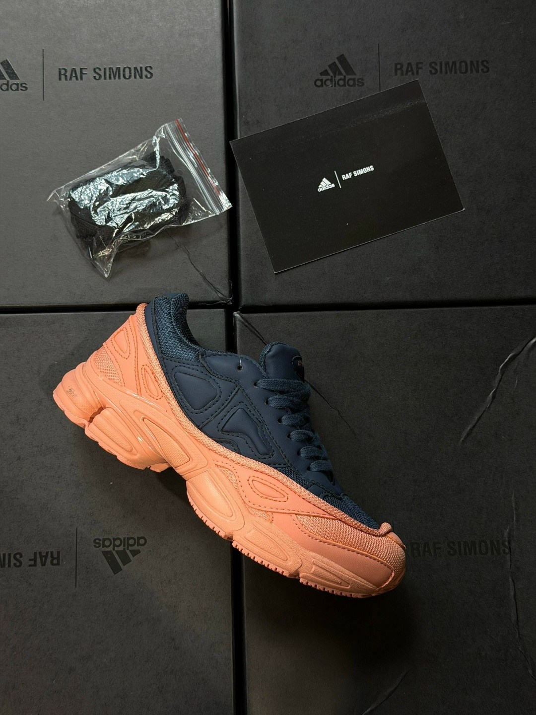 кроссовки adidas raf simons x ozweego 'tactile rose' розовый,adidas raf simons ozweego,adidas raf simons ozweego 3 red pink,adidas raf simons ozweego розовые красные туфли кроссовки,adidas x raf simon