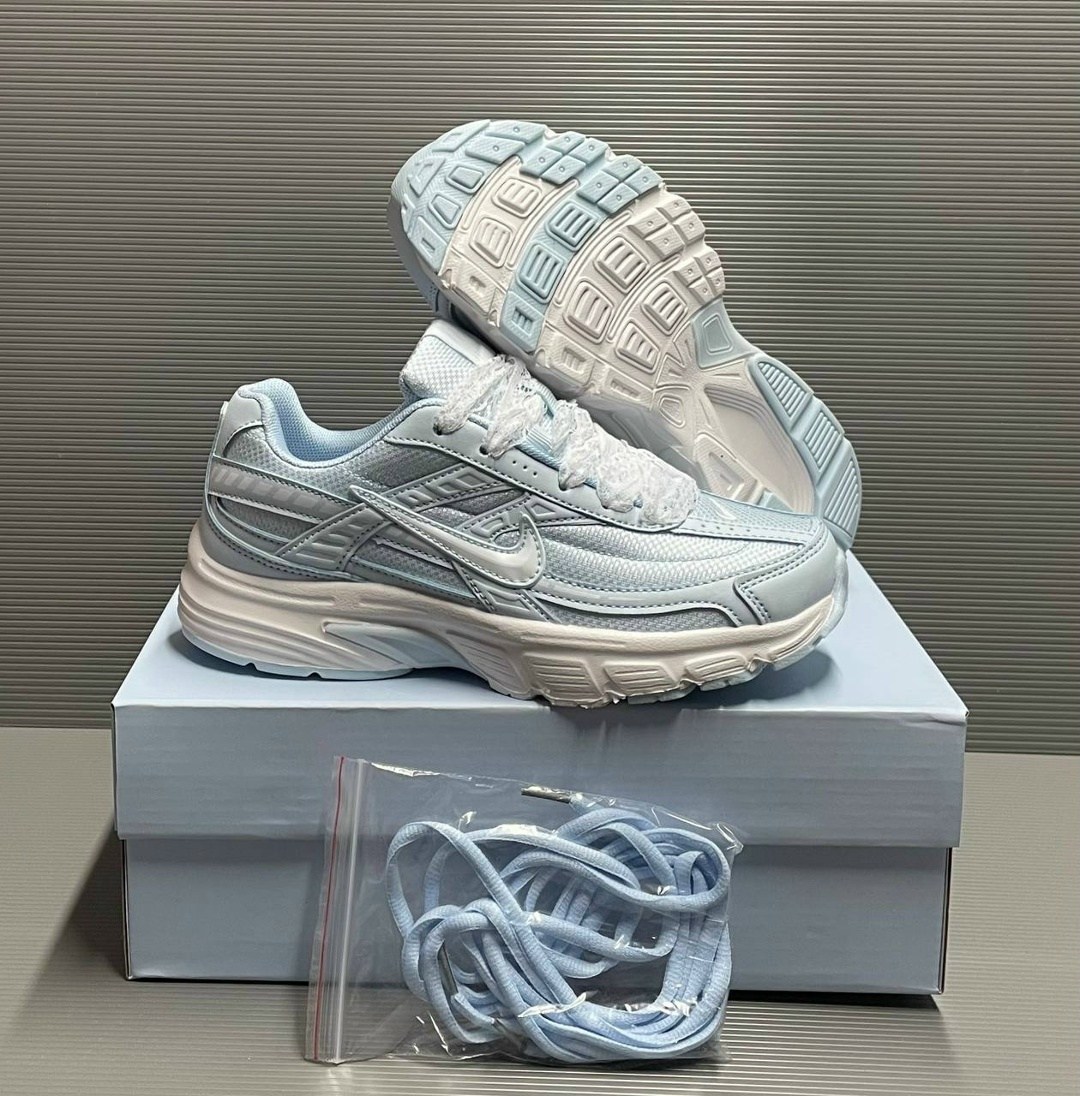 кроссовки nike initiator,кроссовки nike,женские кроссовки nike initiator серебристого цвета,кроссовки,кроссовки женские nike