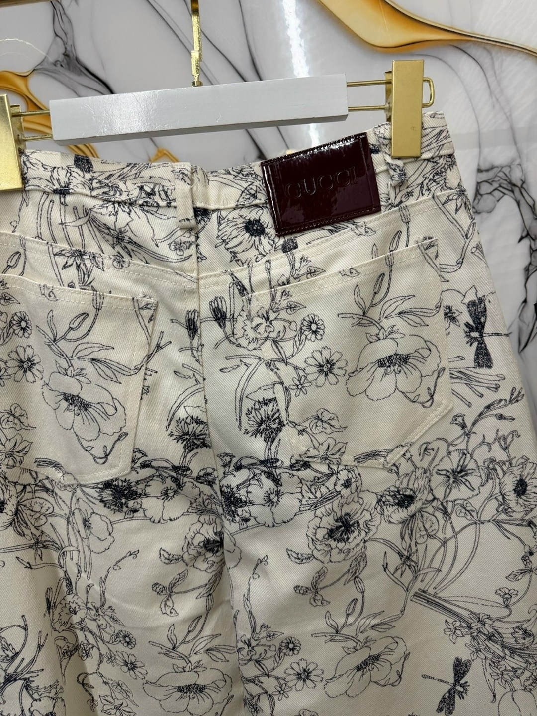 пижама с брюками кремовая с цветочным принтом,брюки с цветочным принтом,женские широкие брюки,брюки с принтом,шелковые брюки