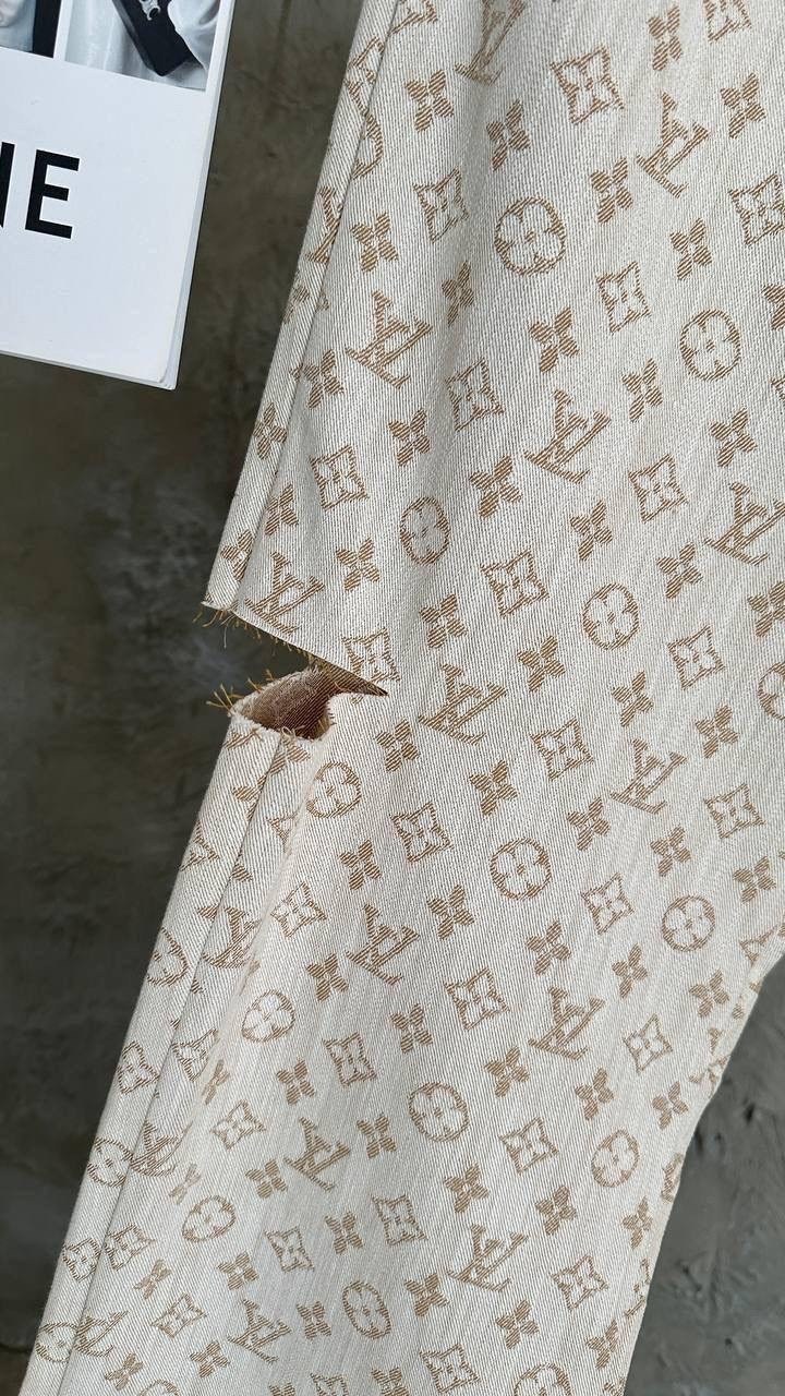 джинсы gucci,джинсы гуччи,джинсы louis vuitton мужские,джинсы louis vuitton,голубые широкие джинсы с логотипами louis vuitton