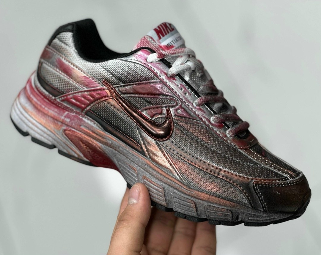 кроссовки nike initiator,кроссовки nike,мужские беговые кроссовки nike initiator,кроссовки для бега initiator мужчин с низким верхом красные черные серебристые nike,nike initiator кроссовки мужчины