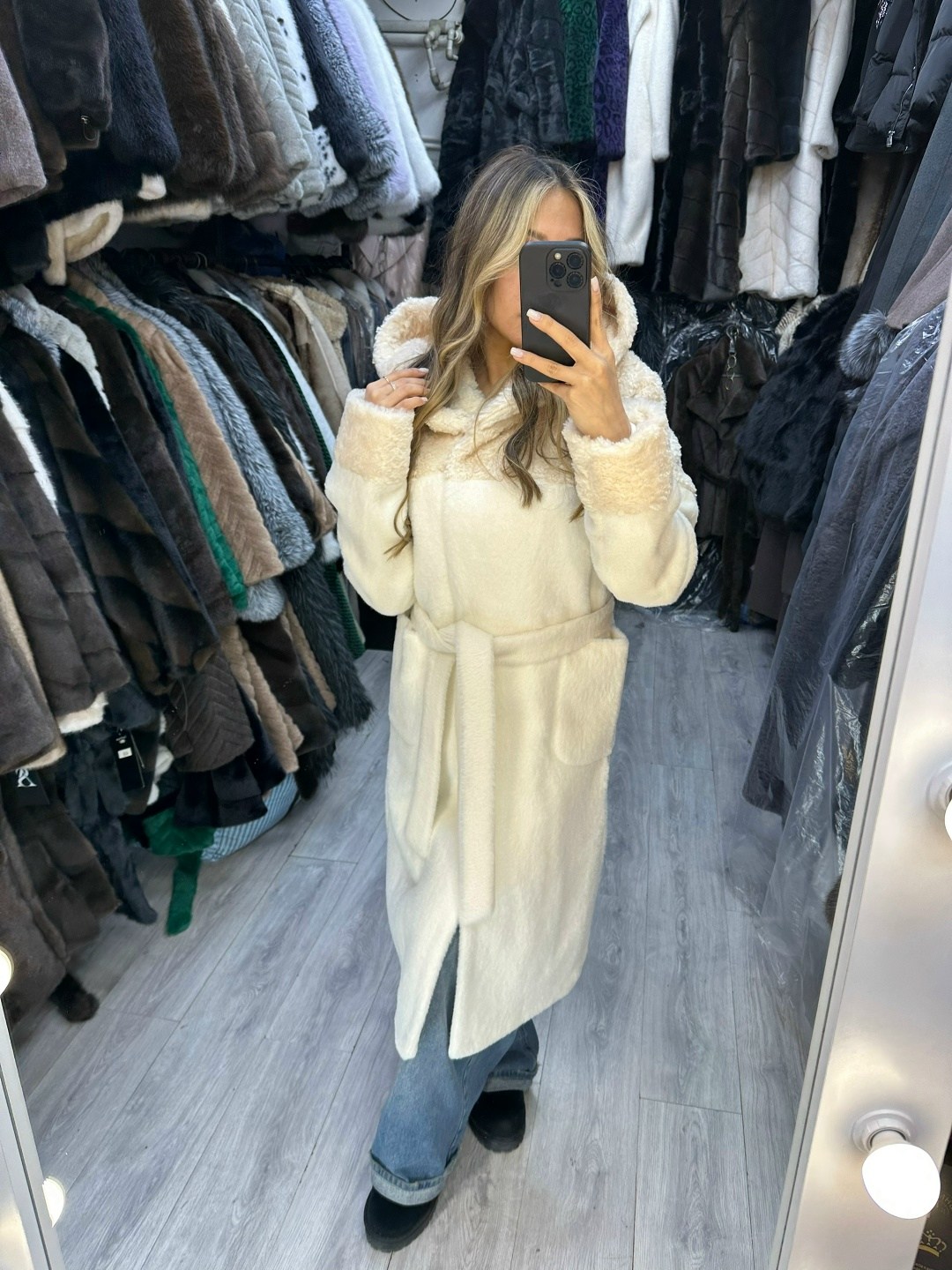 стильное пальто,пальто с капюшоном,длинная бежевая экошуба с капюшоном под норку,шуба искусственная длинная экомех под норку,зимнее пальто с капюшоном