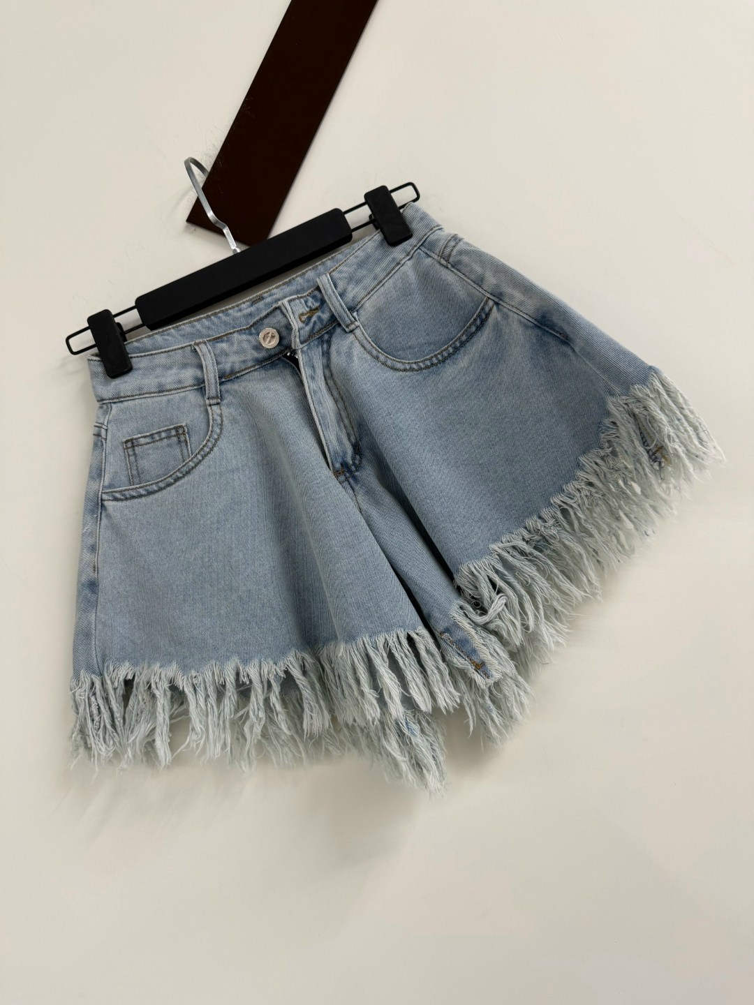 шорты женские джинсовые,джинсовые шорты,джинсовые шорты с бахромой,женские джинсовые шорты с высокой талией,широкие шорты джинсовые