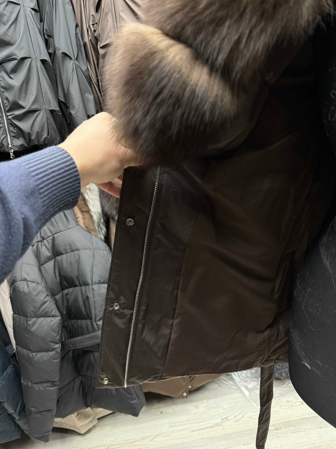 пуховик с натуральным мехом и песца70 cm с капюшоном,пуховик женский с натуральным мехом,пуховик с натуральным мехом и песца,пуховик с натуральным мехом,пуховик с мехом