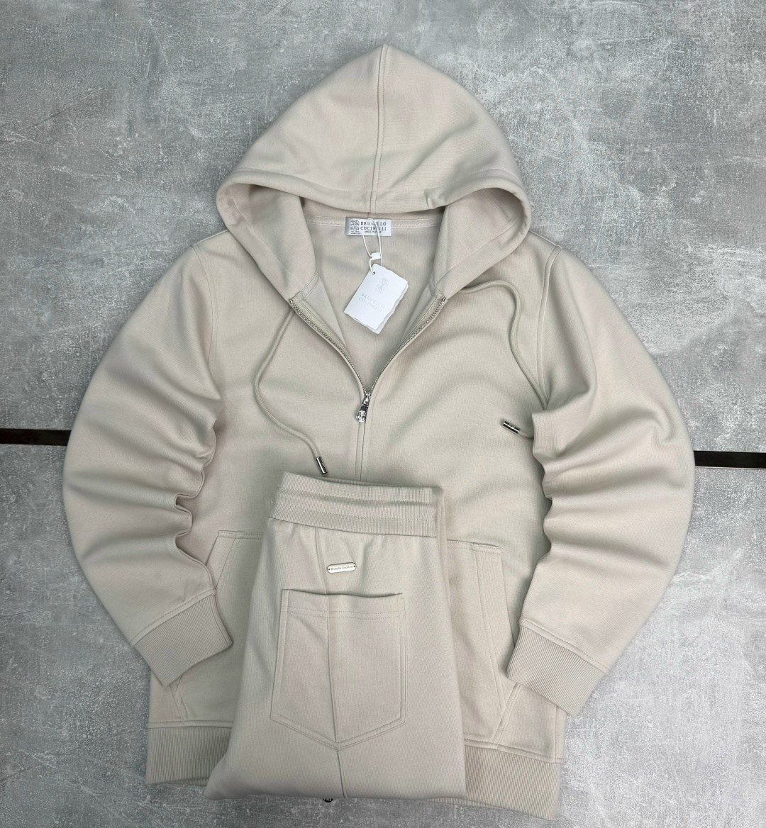 спортивный костюм brunello cucinelli,бежевая кофта,спортивные костюм,костюм,костюм мужской