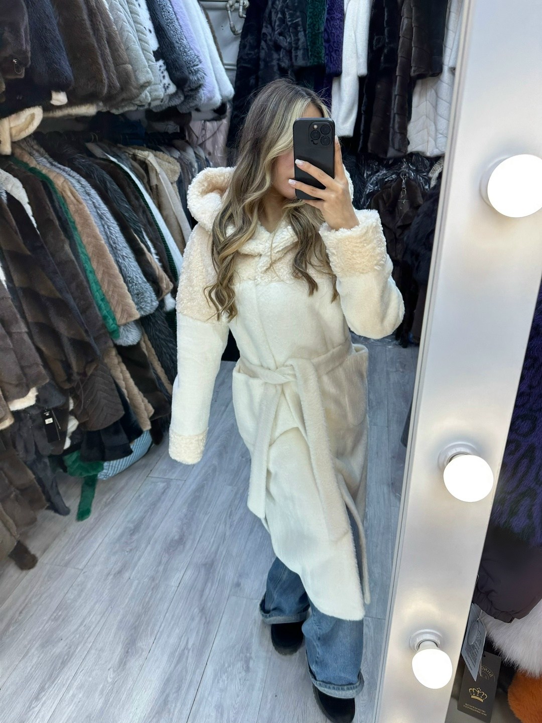 стильное пальто,пальто с капюшоном,длинная бежевая экошуба с капюшоном под норку,шуба искусственная длинная экомех под норку,зимнее пальто с капюшоном