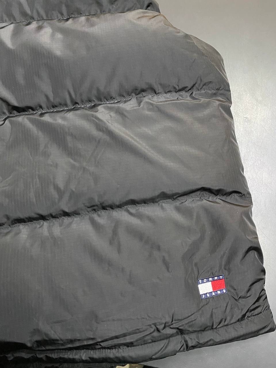 жилет tommy jeans,жилетка,жилет tommy hilfiger,жилет утепленный tommy jeans,жилет