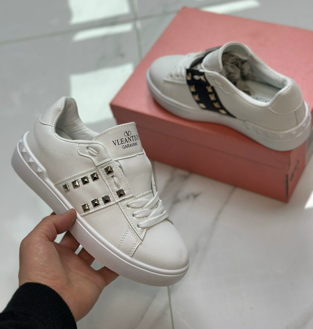 ,кеды валентино гаравани женские,кеды валентино женские,кроссовки valentino,женские кожаные кроссовки valentino garavani rockstud