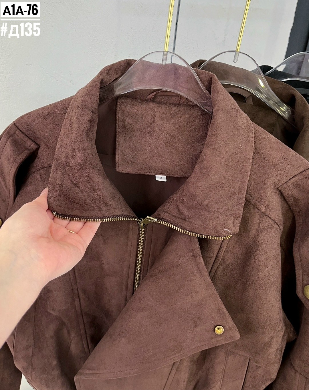 куртка замшевая,куртка женская,куртка замшевая женская,женская куртка бомбер из эко замши коричневого цвета,куртка из замши