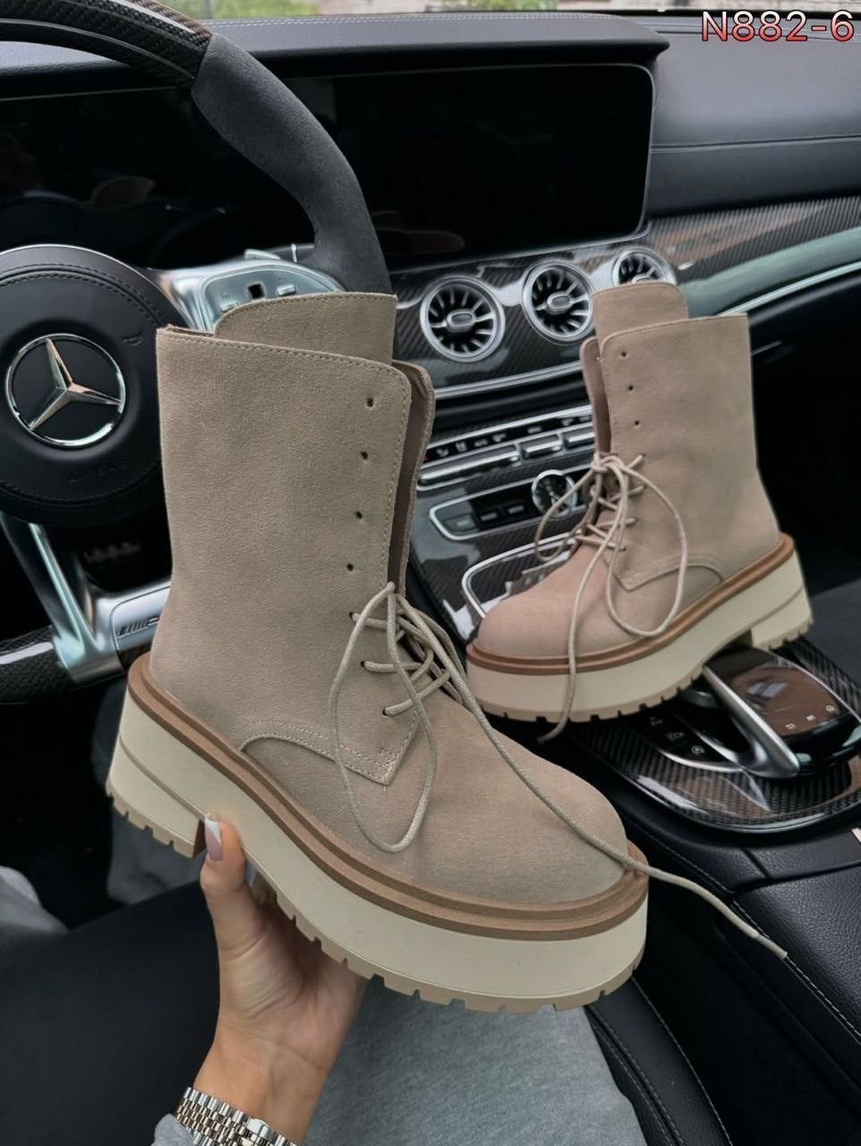 ботинки высокие,,массивные ботинки,женская ,модная женская