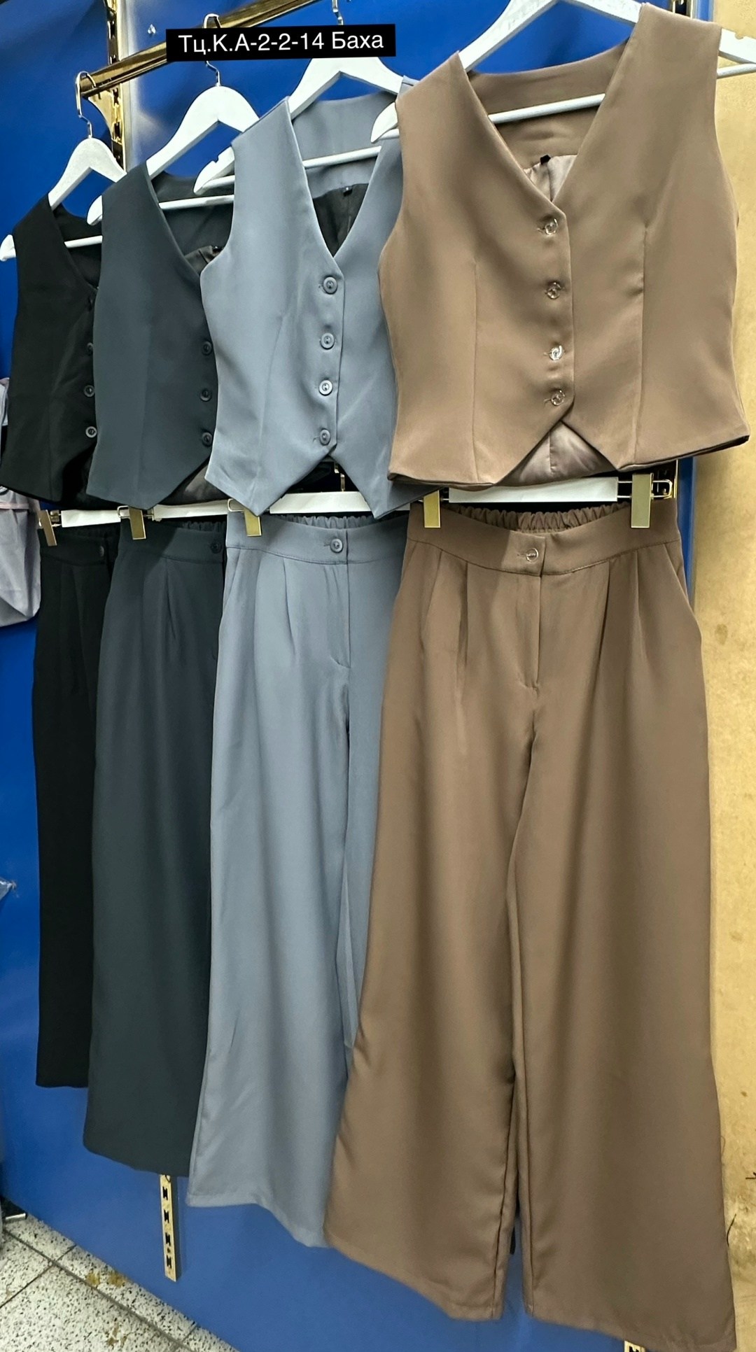 костюм с жилетом брючный классический ne.skromno,женский брючный костюм из жилета и брюк,костюм брючный с жилеткой деловой палаццо rushd цвет темно-серый,брючный костюм,стильный женский брючный костюм