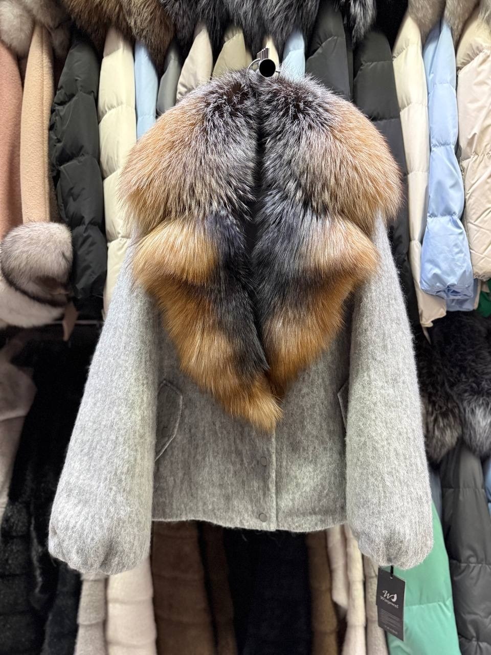 меховое пончо из чернобурой лисы на трикотажной основе,полушубок из чернобурки,вязаная чернобурка,шуба из натурального меха чернобурки,шуба из чернобурки