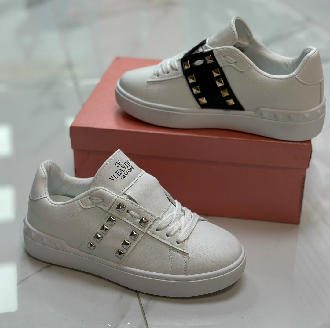 ,кеды валентино гаравани женские,кеды валентино женские,кроссовки valentino,женские кожаные кроссовки valentino garavani rockstud