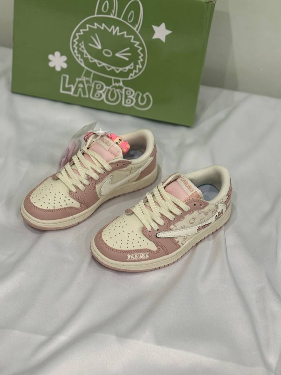 кроссовки,кроссовки nike air jordan 1 low x travis scott x labubu,женские кроссовки,nike air jordan 1 low travis scott,оригинальные кроссовки