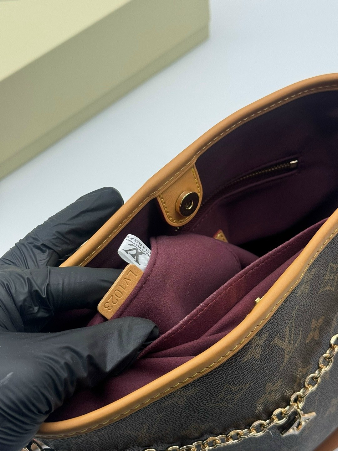 женская сумка louis vuitton,louis vuitton сумка на плечо,сумка louis vuitton,сумка луи виттон,сумка louis vuitton c тканевым ремнем и косметичкой