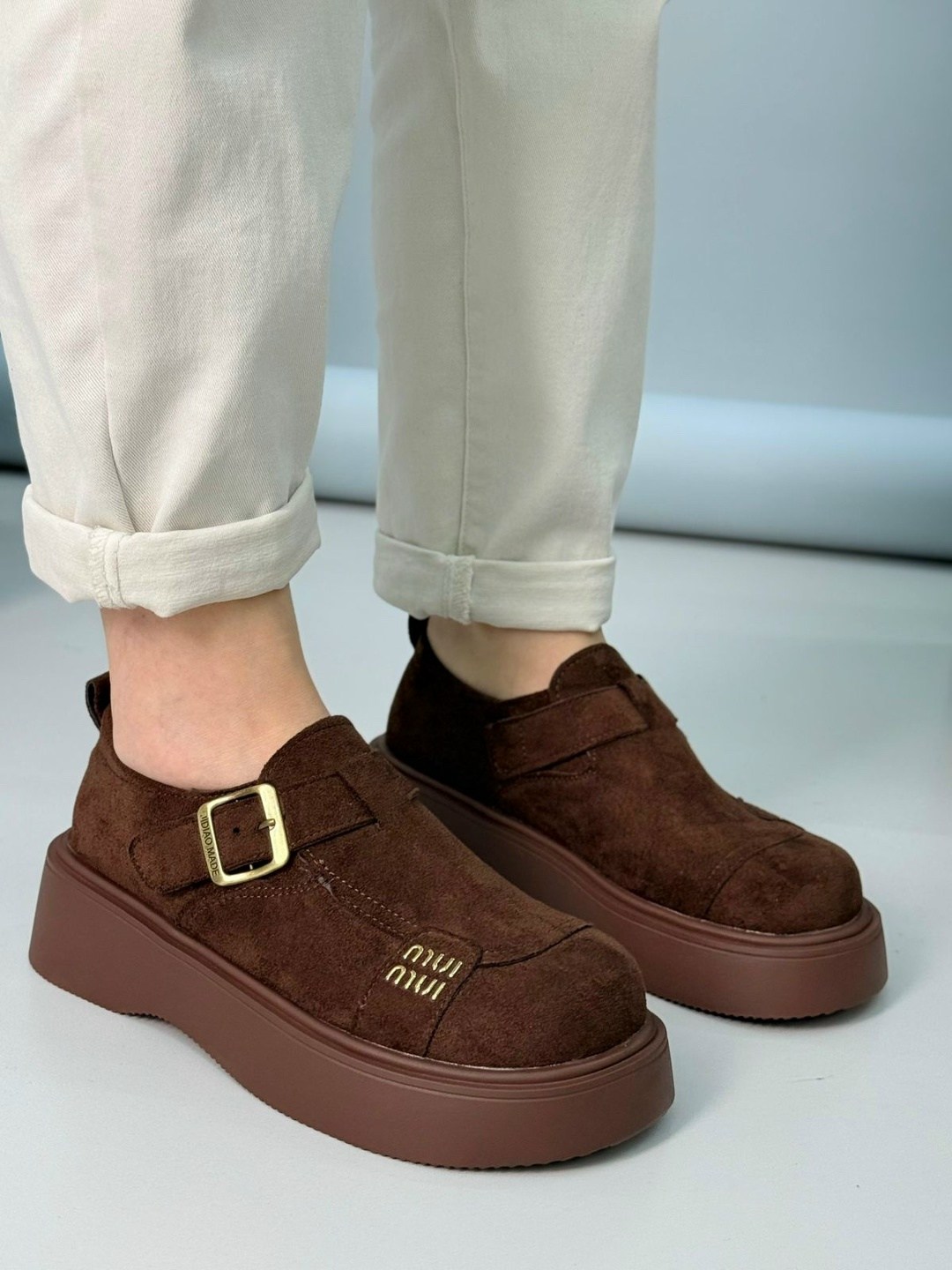 , женская,замшевые лоферы miu miu на высокий подошве и фирменной фурнитурой, женская ботинки замш,ботинки замш