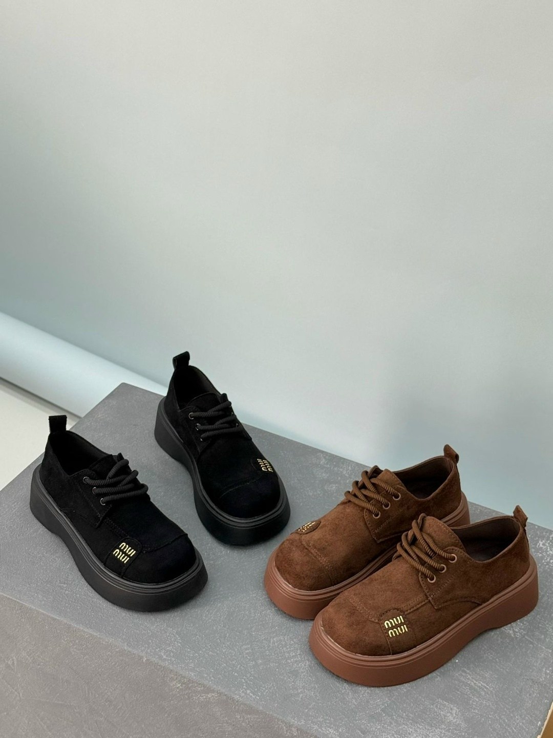 , женская,замшевые лоферы miu miu на высокий подошве и фирменной фурнитурой, женская ботинки замш,ботинки замш