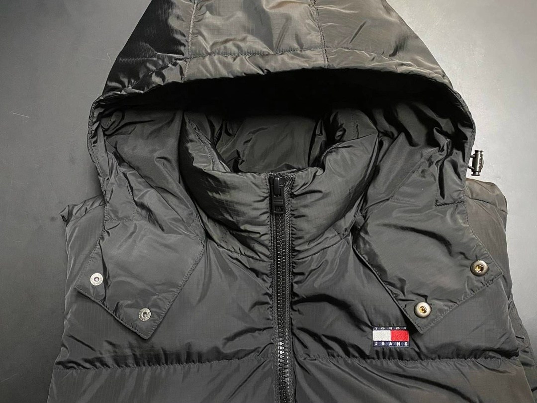 жилет tommy jeans,жилетка,жилет tommy hilfiger,жилет утепленный tommy jeans,жилет